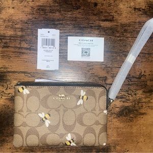 Coach Corner Zip Wristlet In Signature Canvas With Bee Print
Gold/Khaki Multi